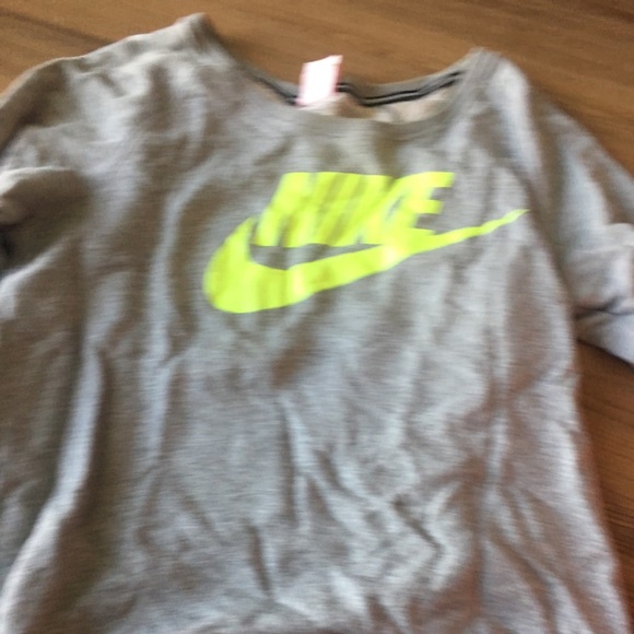 Women’s Nike pullover - Picture 1 of 2